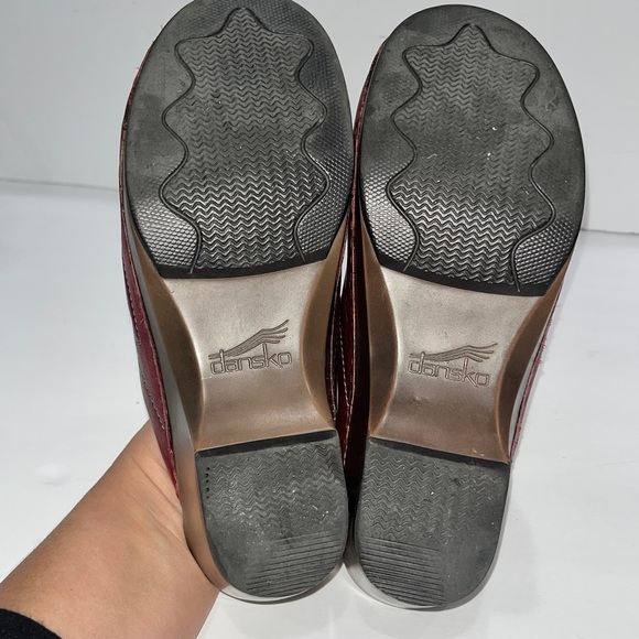 Dansko BERRY  Brown ( burgundy) Scroll pattern stitched Clogs ❤️ - Picture 8 of 14